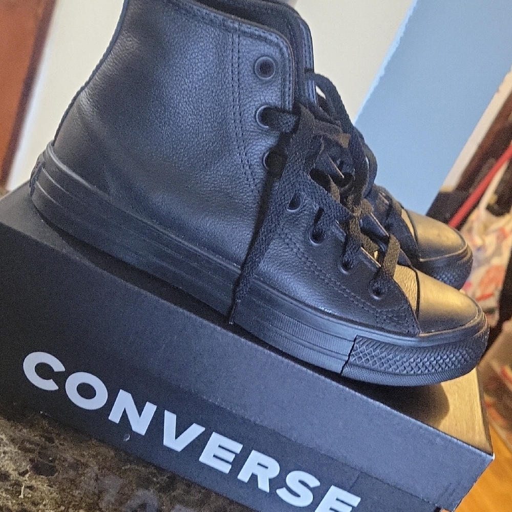 Converse Black High-Top Sneakers Classic Canvas Design
